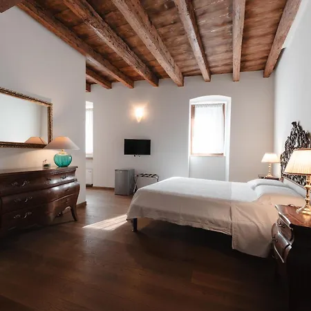 Corte Castello アッフィ