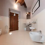 Corte Castello بيت ضيافة 4*
